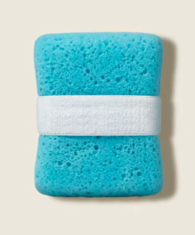 🥳2026 TOPTILBUD🥳💞Over 50.000 solgt!🧽✨ 50 % RABAT! Dobbeltsidet skumpose til badet – den ene side giver et fyldigt skum, den anden side sørger for blid eksfoliering. Blød, men effektiv – glat og strålende hud hver gang du går i bad! 🚿🌸