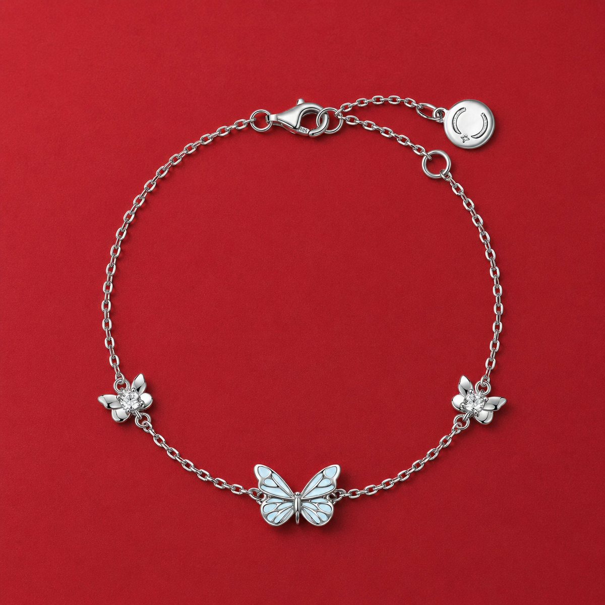 🦋💙Et lysende sæt bestående af en halskæde og et armbånd med et vedhæng i form af en sommerfug