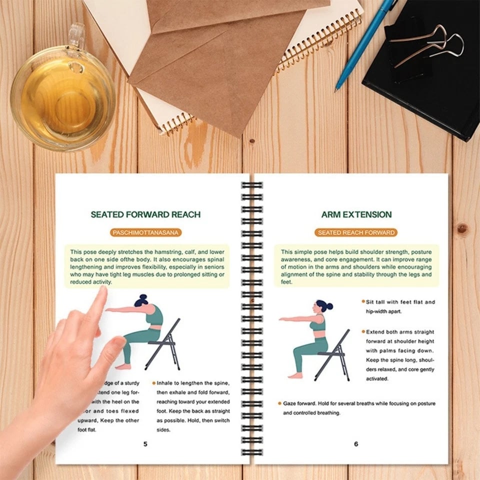 Den komplette guide til stole-yoga for ældre over 60: Over 40 enkle øvelser med lav belastning til at genopbygge styrke, bevægelighed, balance og tabe sig