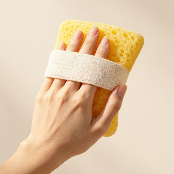 🥳2026 TOPTILBUD🥳💞Over 50.000 solgt!🧽✨ 50 % RABAT! Dobbeltsidet skumpose til badet – den ene side giver et fyldigt skum, den anden side sørger for blid eksfoliering. Blød, men effektiv – glat og strålende hud hver gang du går i bad! 🚿🌸