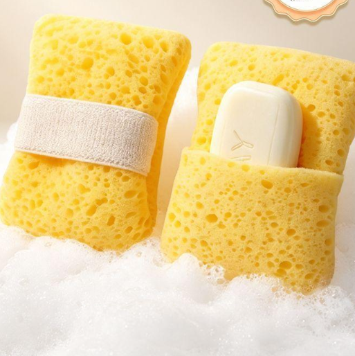 🥳2026 TOPTILBUD🥳💞Over 50.000 solgt!🧽✨ 50 % RABAT! Dobbeltsidet skumpose til badet – den ene side giver et fyldigt skum, den anden side sørger for blid eksfoliering. Blød, men effektiv – glat og strålende hud hver gang du går i bad! 🚿🌸